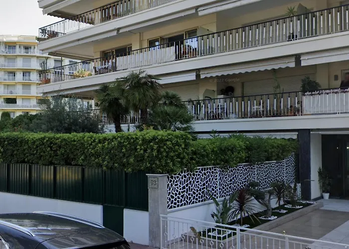 On La Croisette With Terrace Appartement Cannes